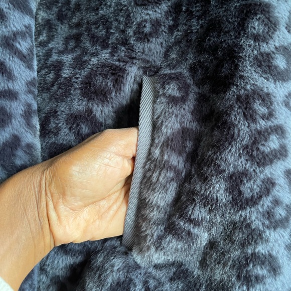 Abercrombie & Fitch Leopard Faux Fur Half Zip Jacket Pullover Sweatshirt Size M - Picture 8 of 11